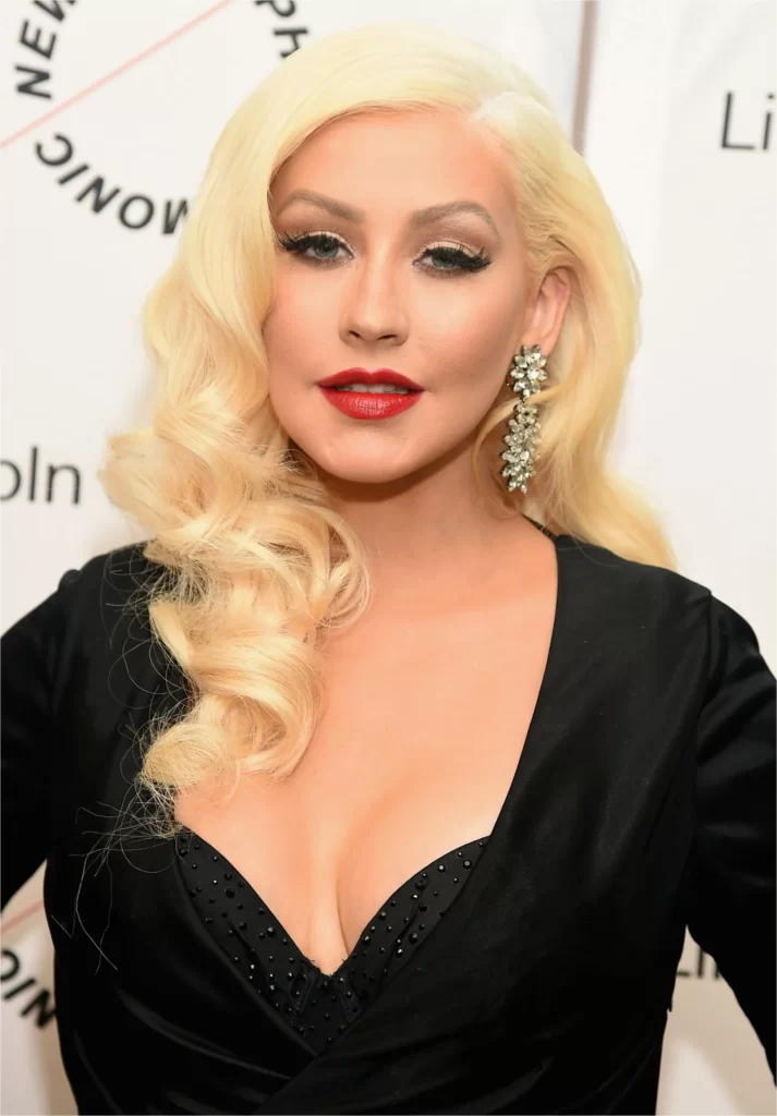 Christina-Aguilera-Hot-Boobs-Showing-Wallpapers