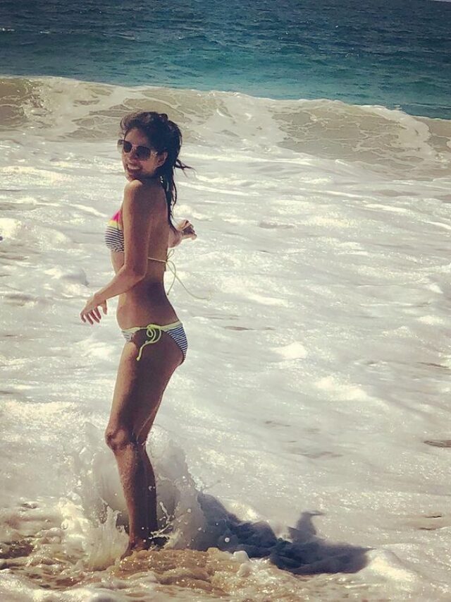 cropped-Vidya-Malvade-bikini2.jpg