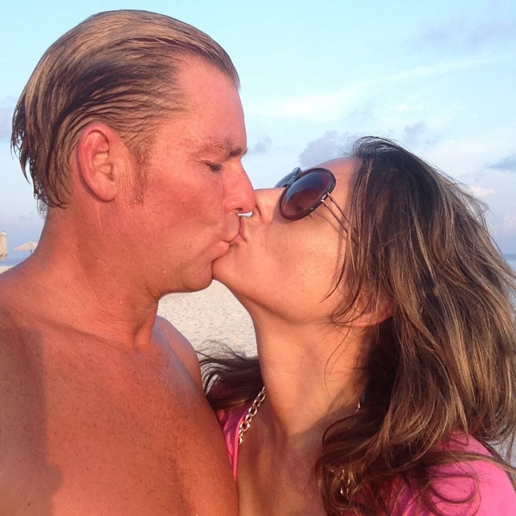 Elizabeth Hurley Mourns at Shane Warne's Death